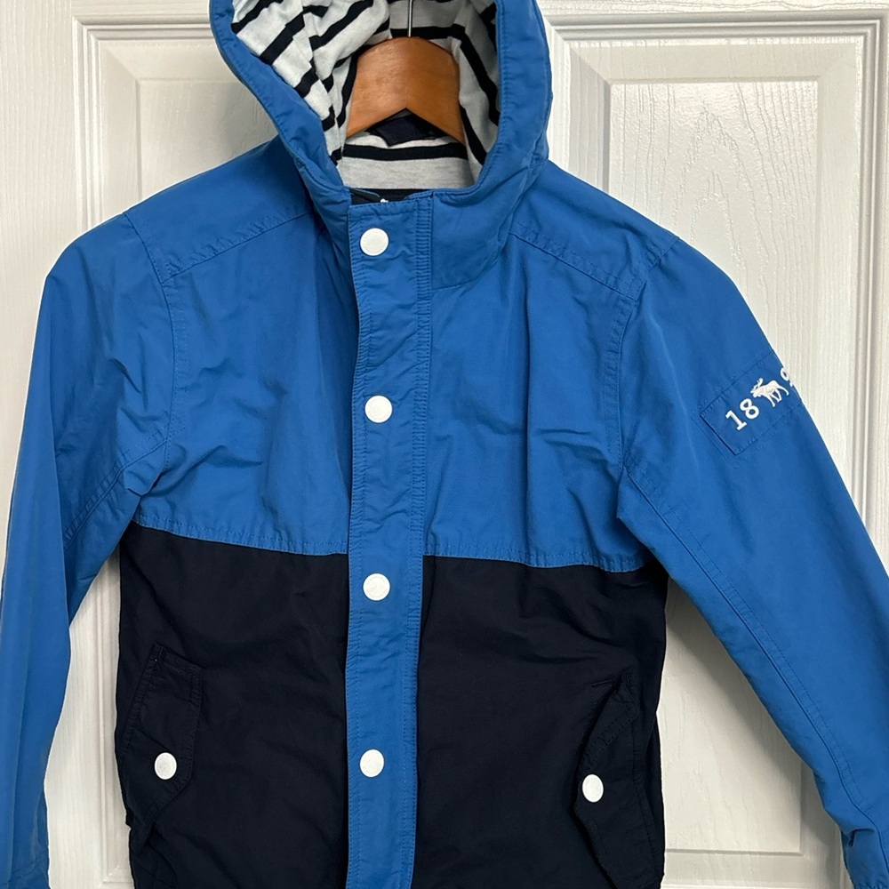 Abercrombie Kids light Blue and navy blue Raincoat